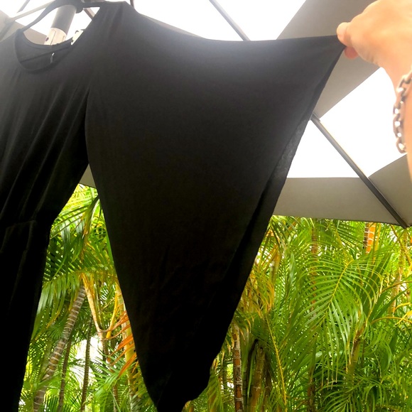 Women’s/Juniors Black Romper with Belle Sleeves, Size Large - Picture 5 of 6